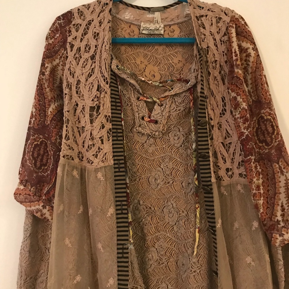 Gimmicks laced up lace top - Picture 5 of 8